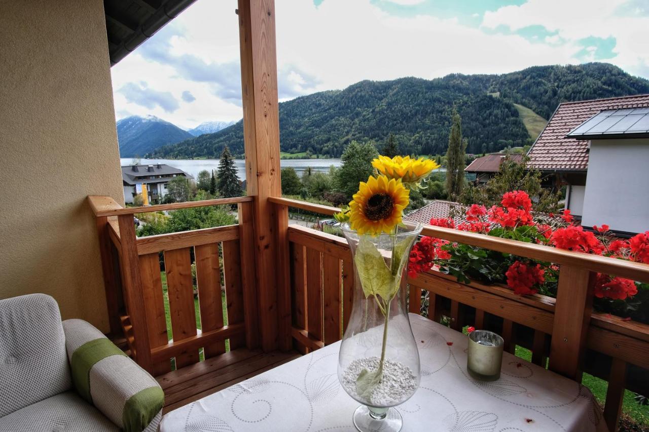 Haus Lackner Am Weissensee In Kaernten Exteriör bild