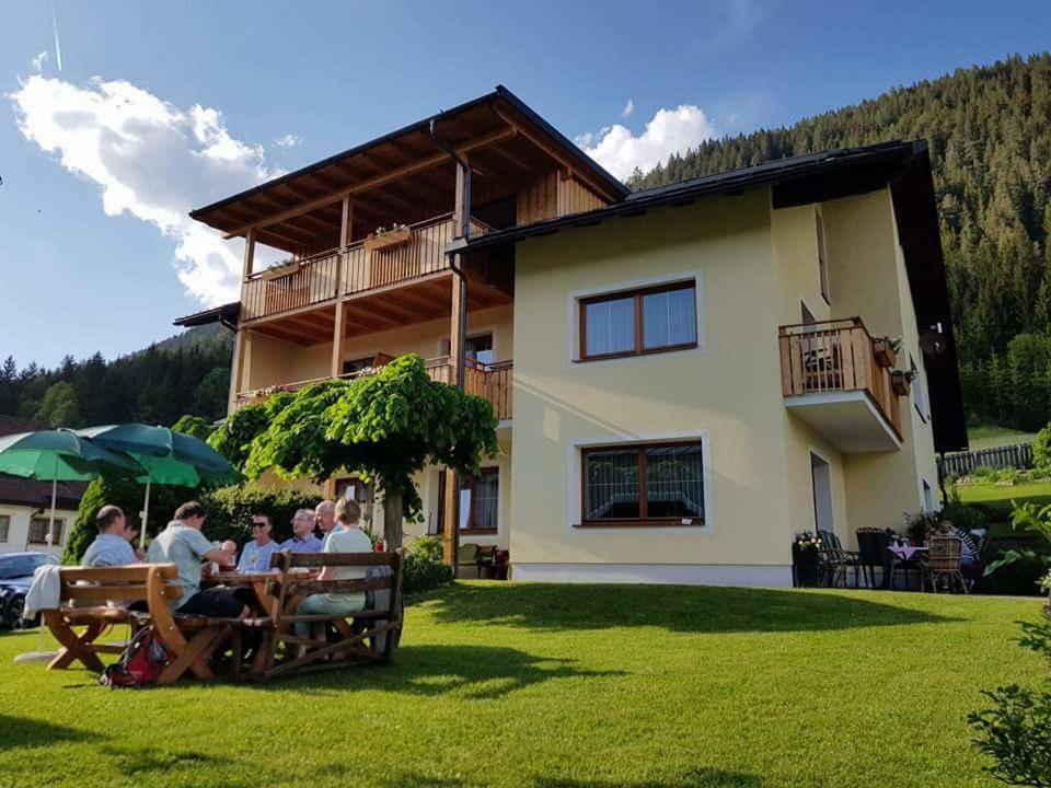 Haus Lackner Am Weissensee In Kaernten Exteriör bild